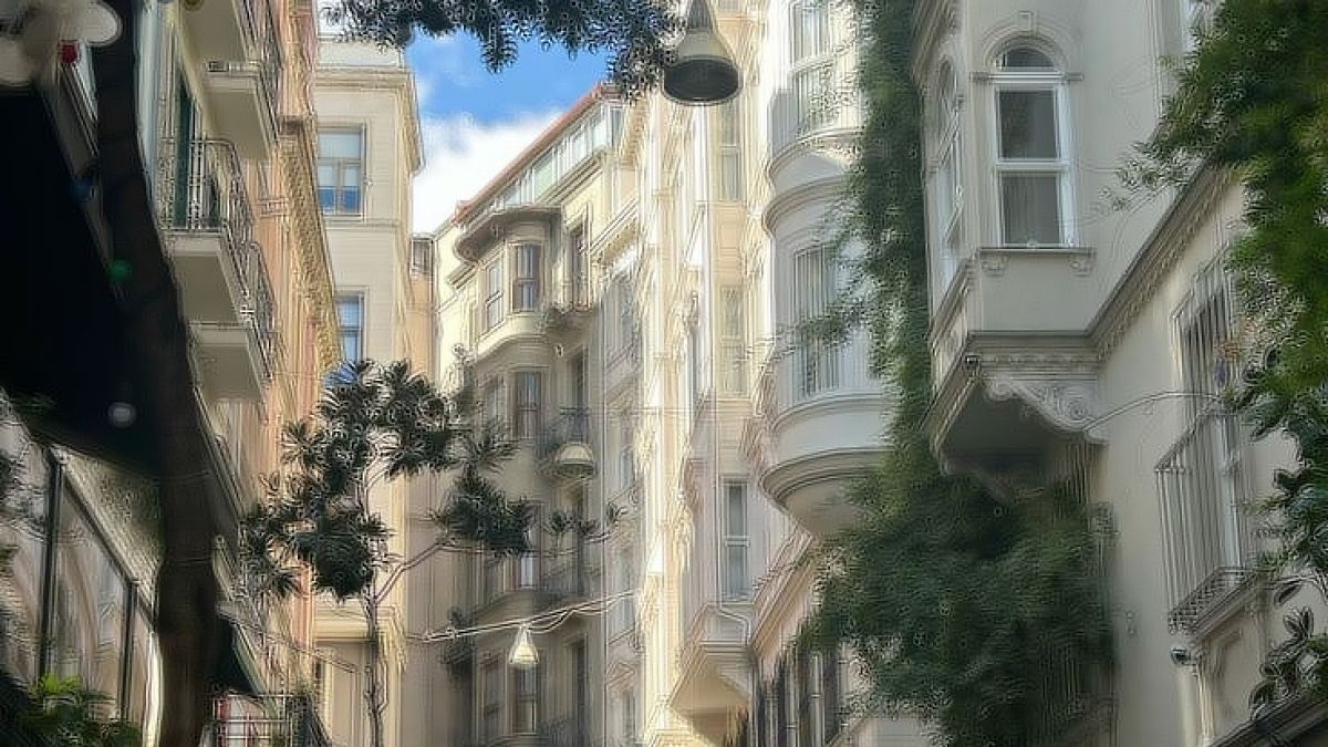 Beyoğlu’nun Arka Sokaklarında Saklı Şehir Atmosferi - istanbulsokaklari.net.tc